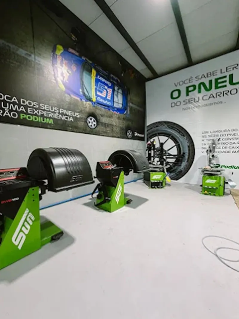 Estr. dos Bandeirantes, 7653<br>(Rio Centro - Nova Loja)
<br>Jacarepaguá<br>Rio de Janeiro - RJ <br> CEP: 22780-260 - 3