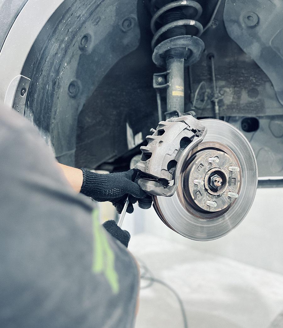 Suspensão e freios Suspensão e freios